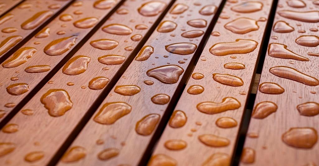 Can you stain a deck while it’s raining