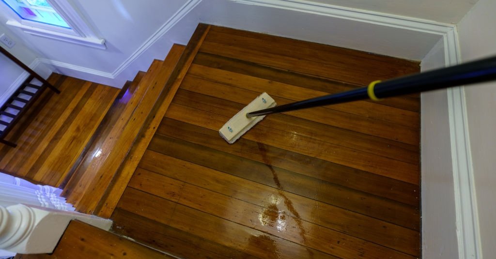 How to apply polyurethane to Plywood Floors